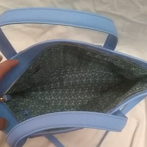 Vera Bradley Tote Light Blue Floral Interior - Picture 4 of 8